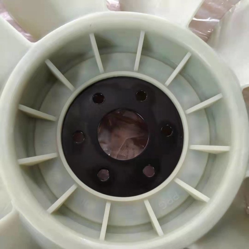 600-625-7620掘削機エンジンの冷却ファンの刃はPC200-8 PC200-6 PC200-7 6D102に合う