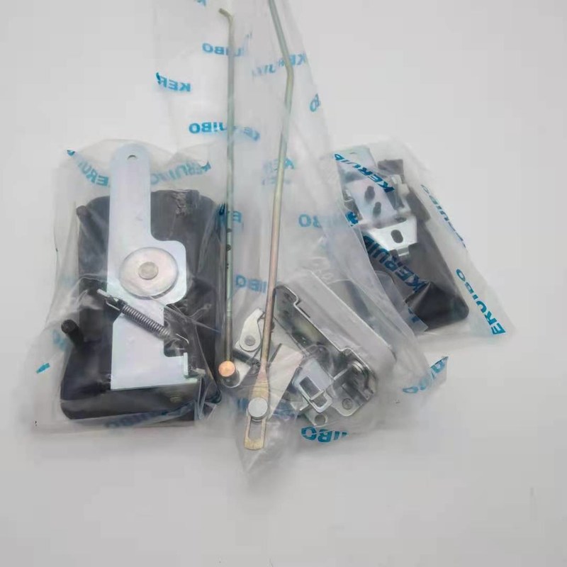 71N6-02761掘削機の摩耗の部品のヒュンダイR110 R140 R160 R450 R300 R210-7のハンドルの掛け金ロックのアッセンブリ