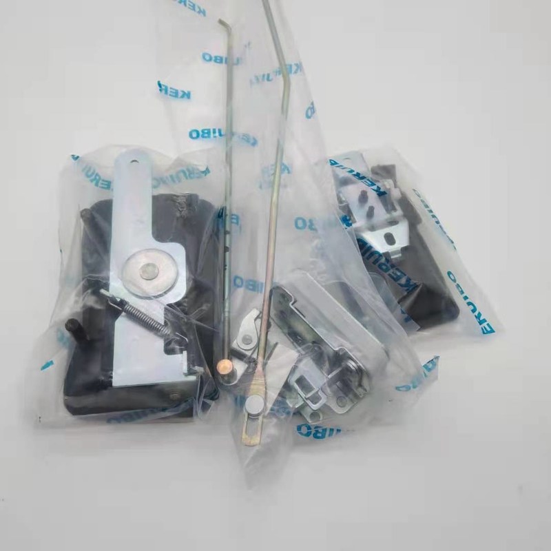 71N6-02761掘削機の摩耗の部品のヒュンダイR110 R140 R160 R450 R300 R210-7のハンドルの掛け金ロックのアッセンブリ